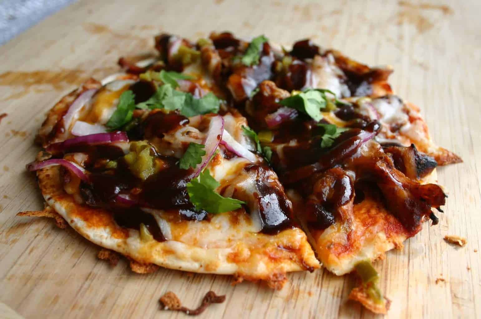 low-carb-tortilla-pizza-the-savvy-sparrow