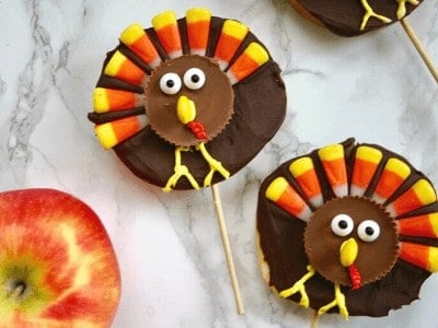 Cute Thanksgiving Snacks for Kids: Chocolate Turkey Apples!