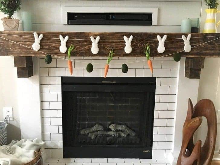 These easy DIY Easter banners are perfect for your DIY spring mantel decor ideas! DIY Spring banners!