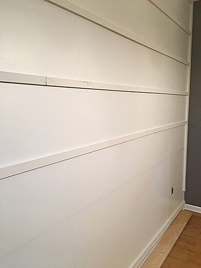 Want an easy farmhouse style DIY wall treatment?  Try this DIY reverse shiplap wall treatment to add texture and interest to plain walls!