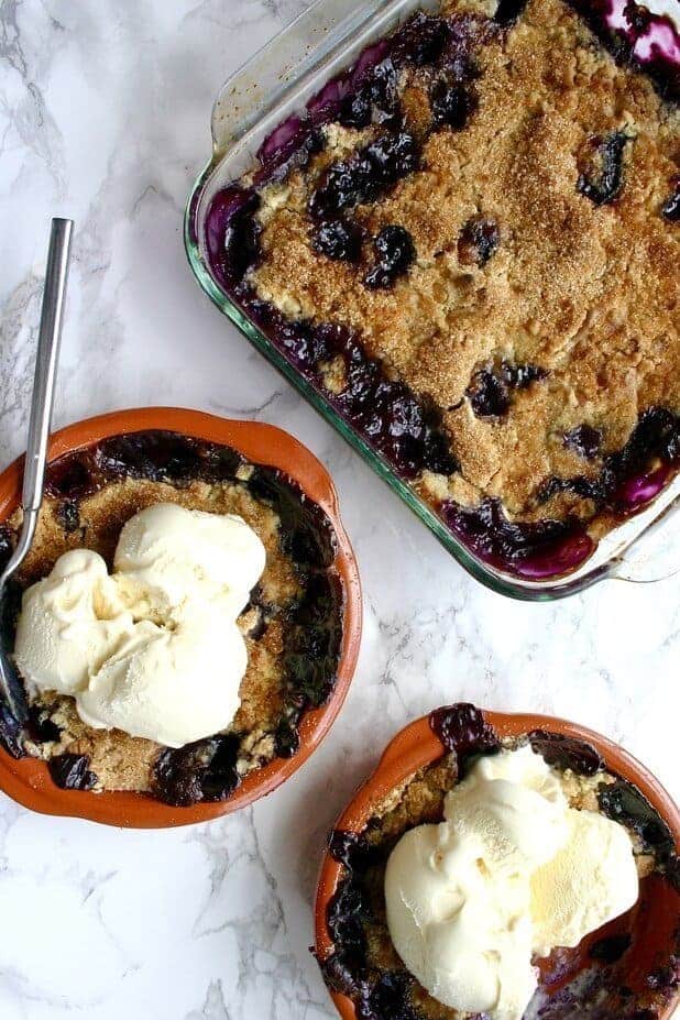 peach blueberry dump cake