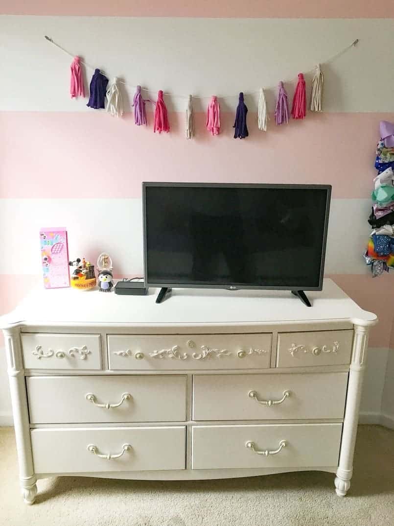 Easy Girls Bedroom Decor on a Budget - Somewhat Simple