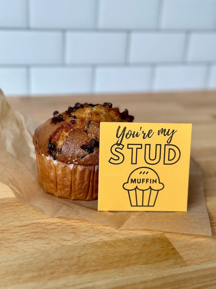 flirty lunchbox note that says "you're my stud muffin"
