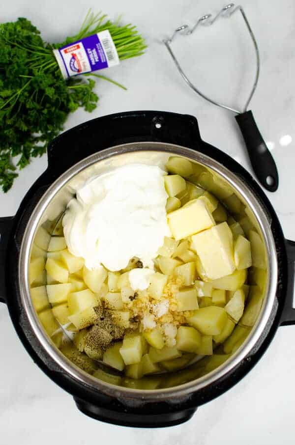 potatoes, butter, sour cream and herbs in an instant pot