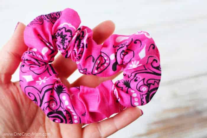 DIY pink hair scrunchie