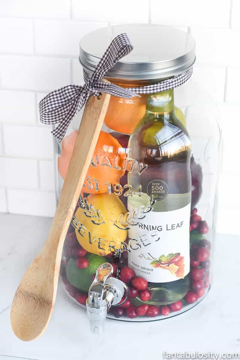 https://thesavvysparrow.com/wp-content/uploads/2020/10/DIY-Gift-Idea-Sangria-for-Friends.jpg