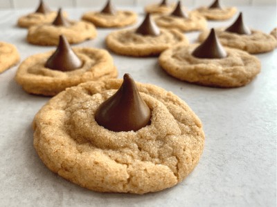 peanut butter kiss cookies