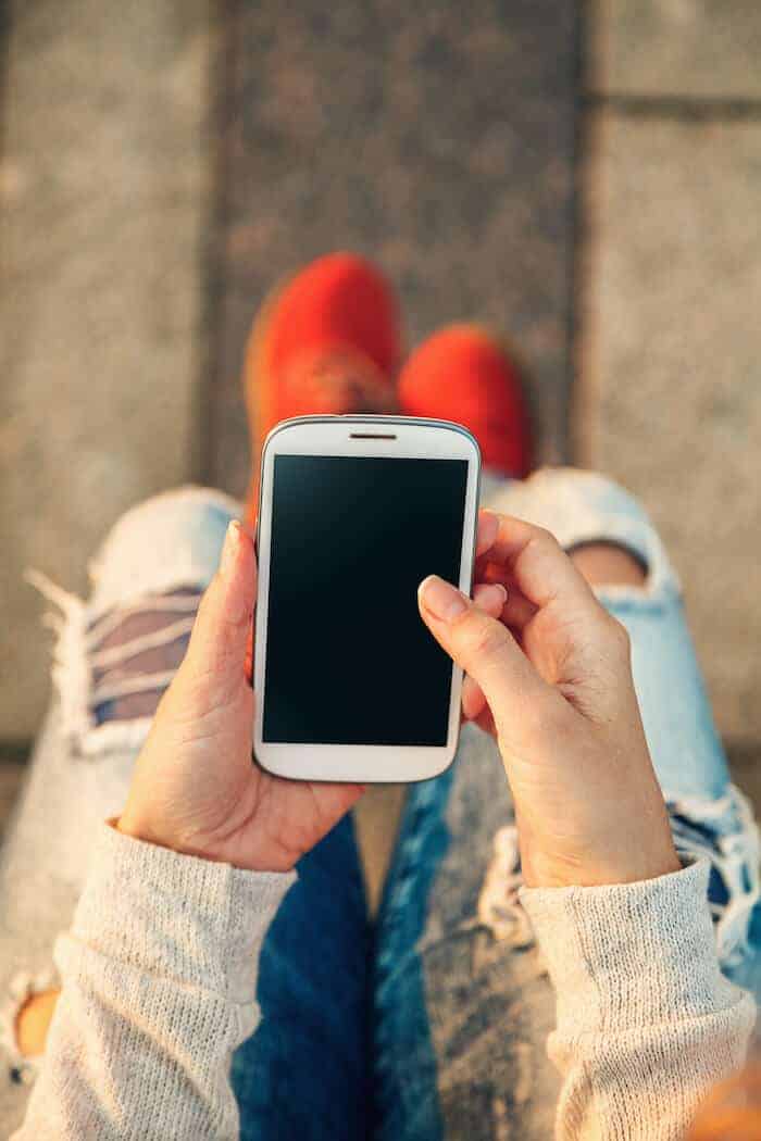 woman using her cell phone