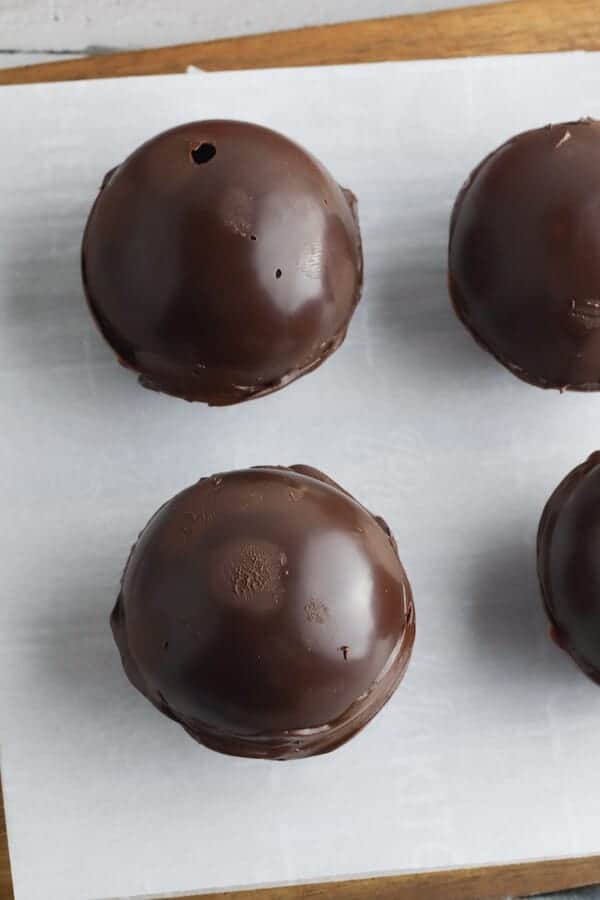 undecorated hot chocolate bombs
