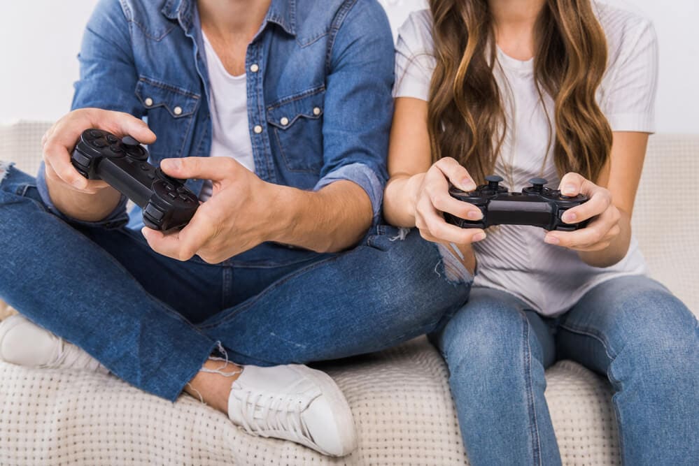 couple playing video game