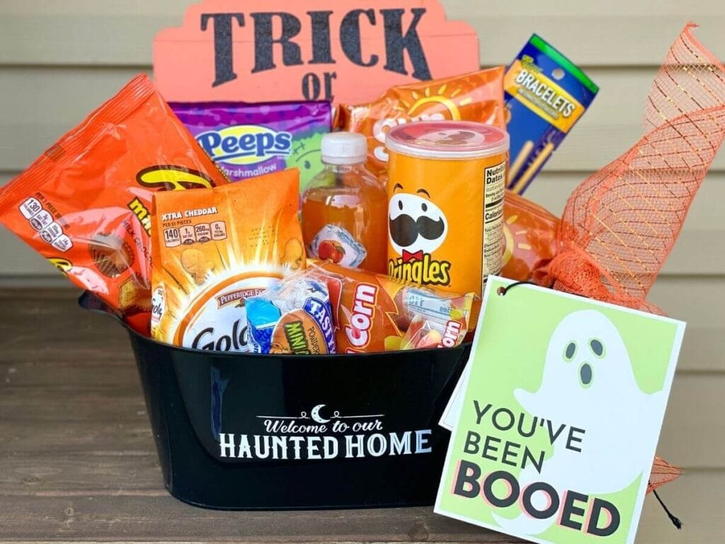 you've been booed Halloween gift basket with printable tag