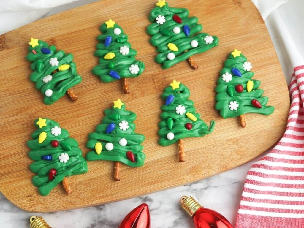 https://thesavvysparrow.com/wp-content/uploads/2021/10/chocolate-christmas-tree-pretzels-1024x768.jpg