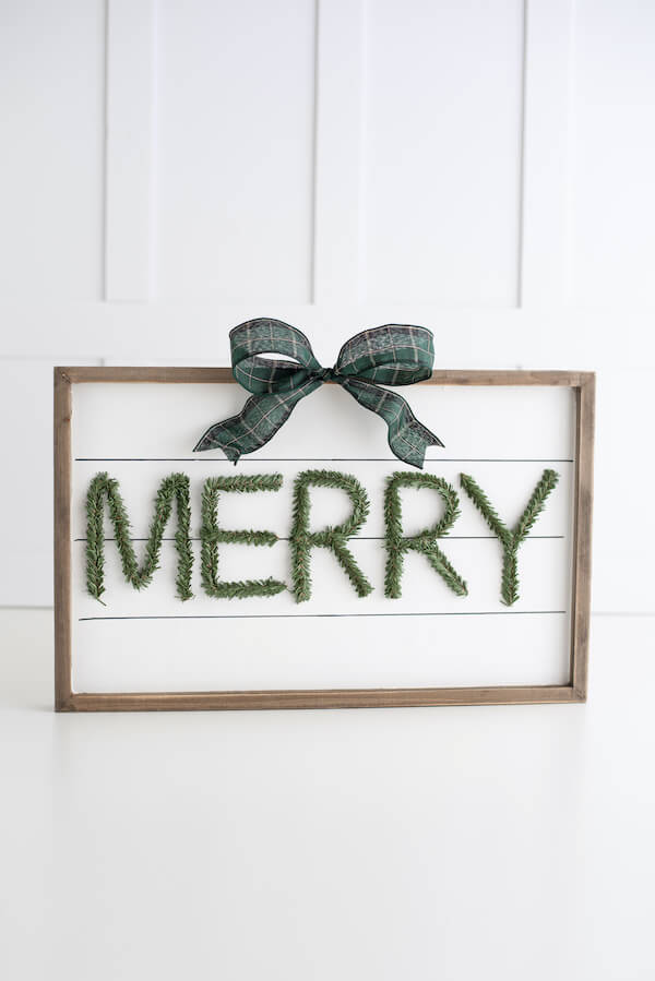 DIY wooden Christmas sign that says Merry