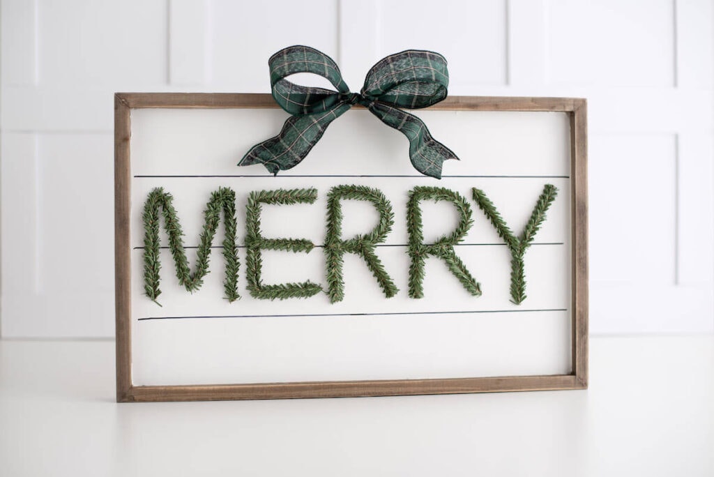 DIY wooden Christmas sign that says Merry