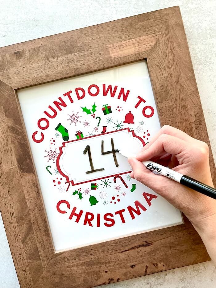 changing the day on a Christmas countdown sign