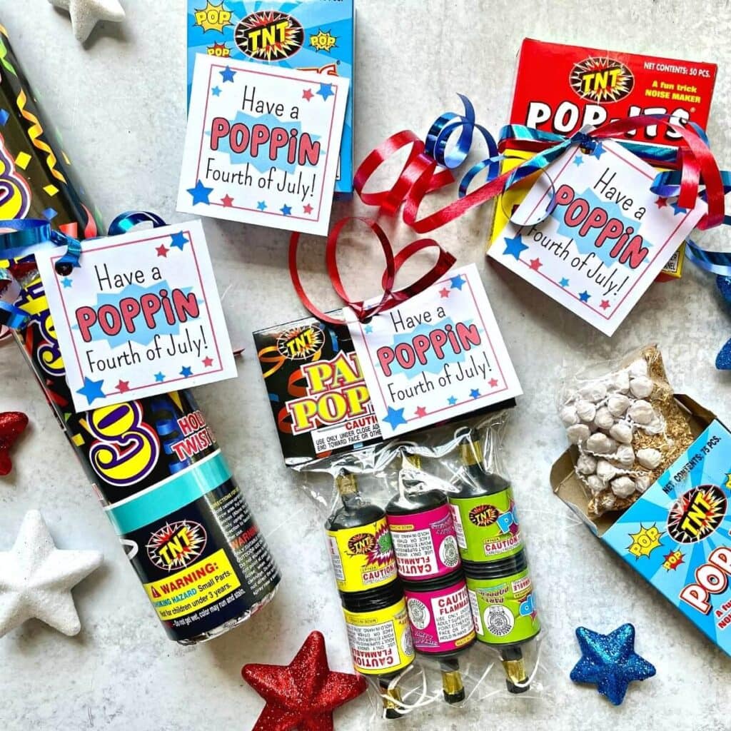 Free Poppin Fourth of July Gift Tags - Tons of July 4th Party Favor Ideas!