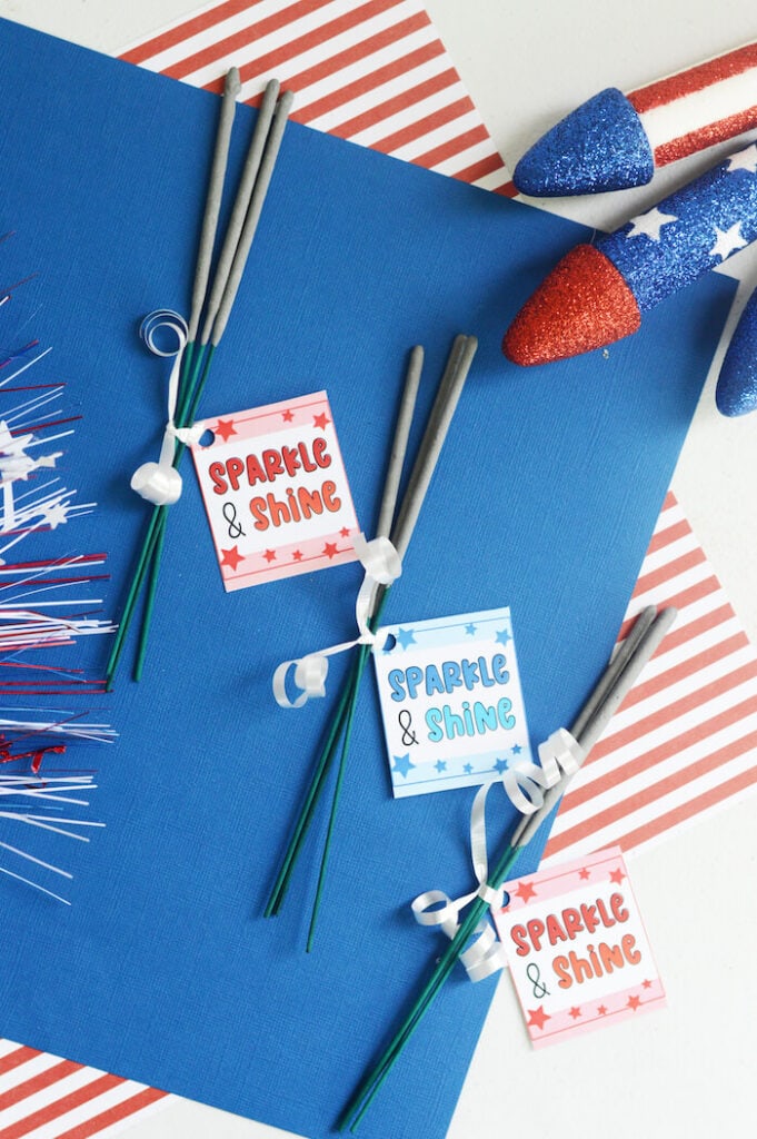 Fourth of July sparklers party favors with printable tags