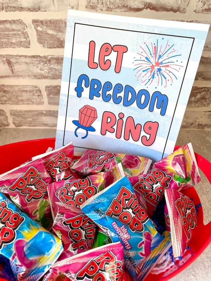 bowl with ring pops and printable Let freedom ring sign