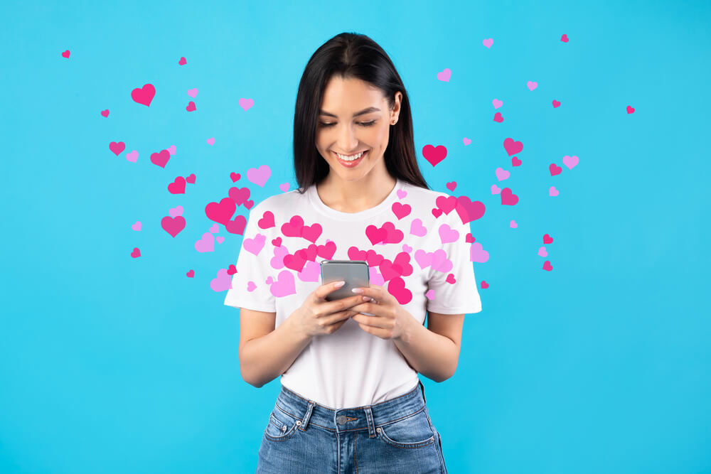 woman sending love text messages