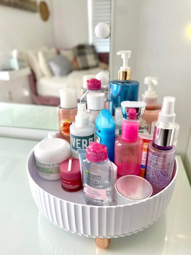 vanity top organizer that spins with beauty products in it