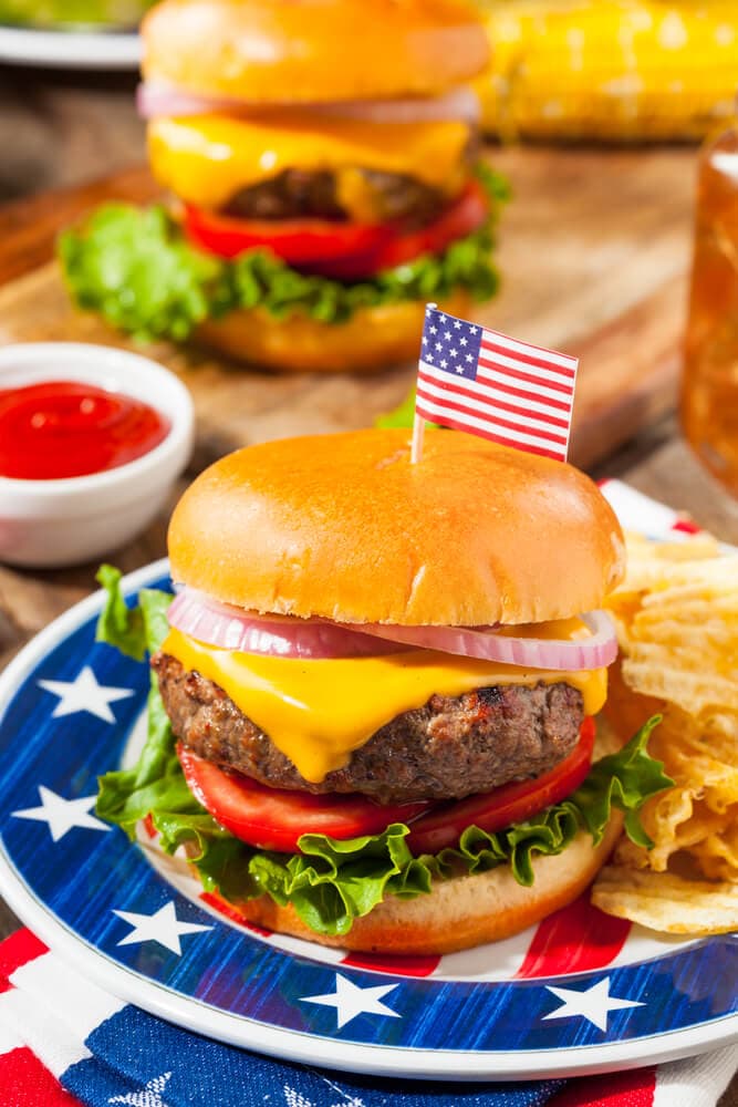 hamburger with July 4th plate and decorations