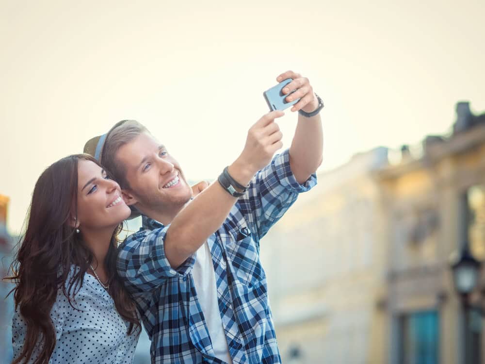 couple taking a selfie on a photo scavenger hunt