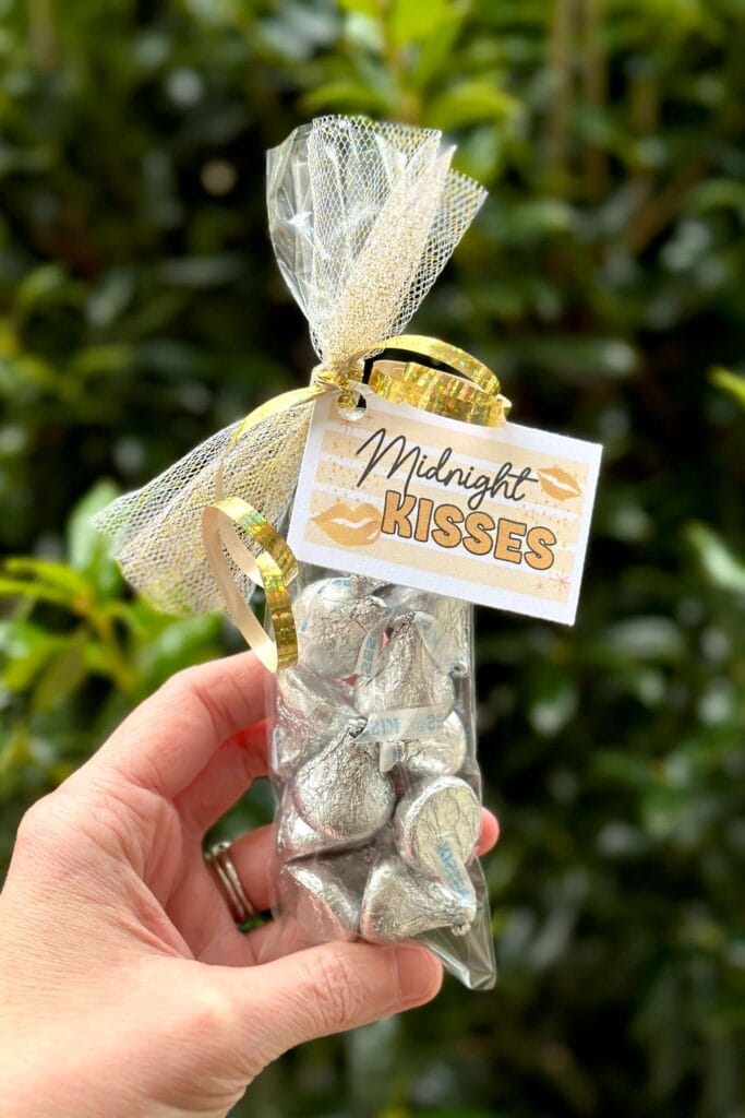 Hershey's Kisses in a plastic bag with gift tag that says midnight kisses