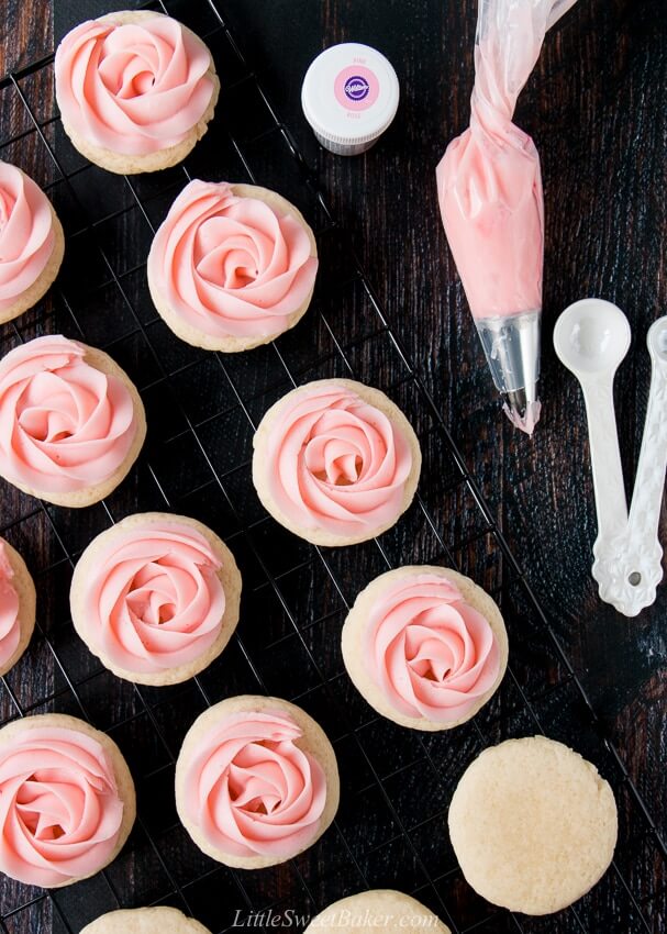 rose decorated sugar cookies