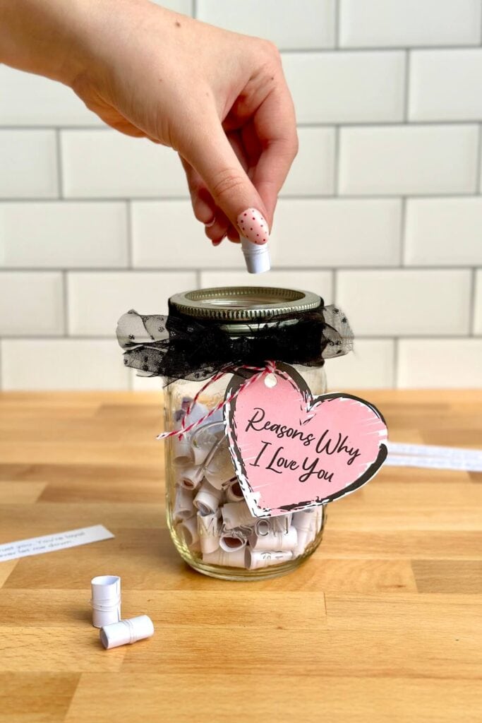 putting a love note in a 100 reasons why I love you jar