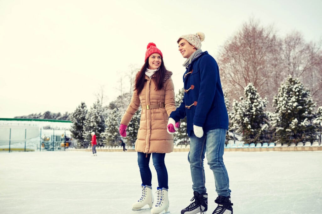 couple on an ice skating date