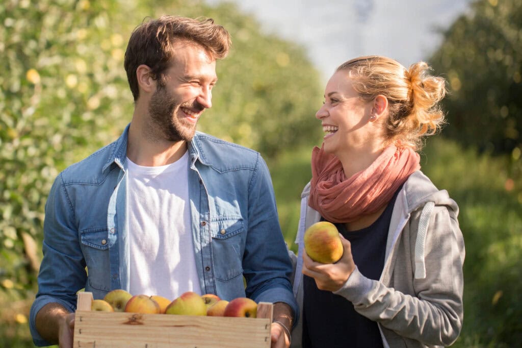 couple on an apple picking date