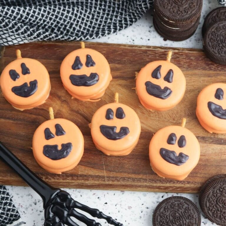 Jack o lantern Oreos