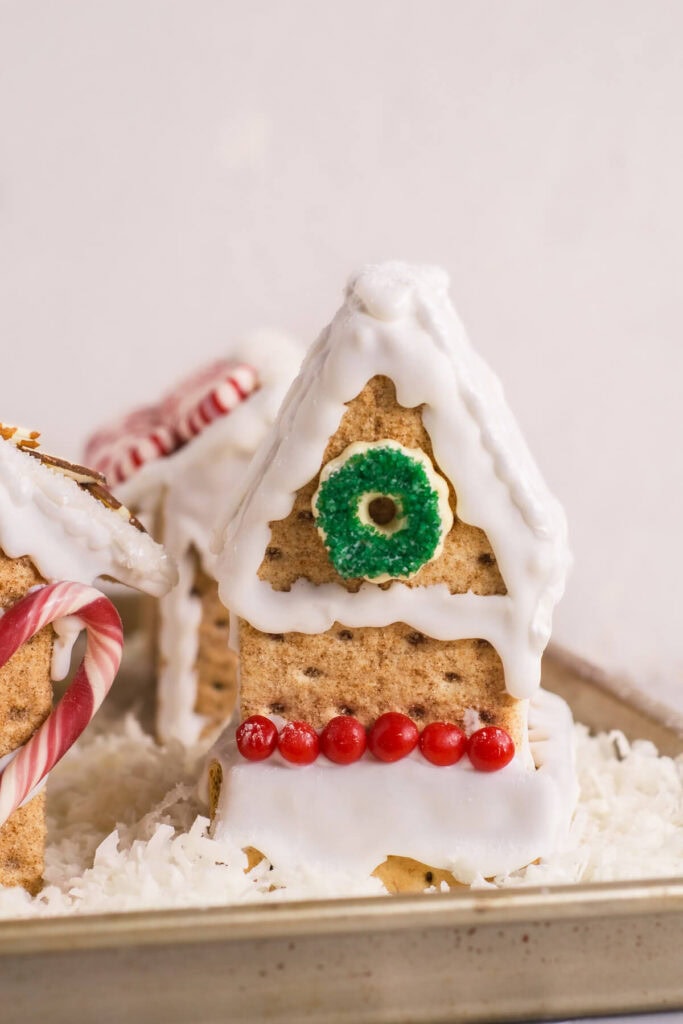 mini gingerbread house made with graham crackers