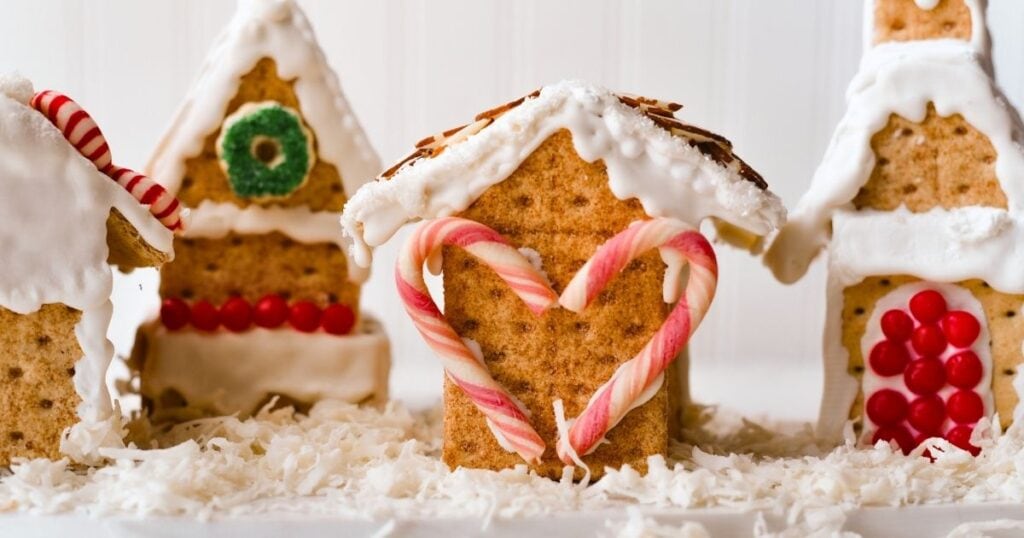 graham cracker gingerbread houses